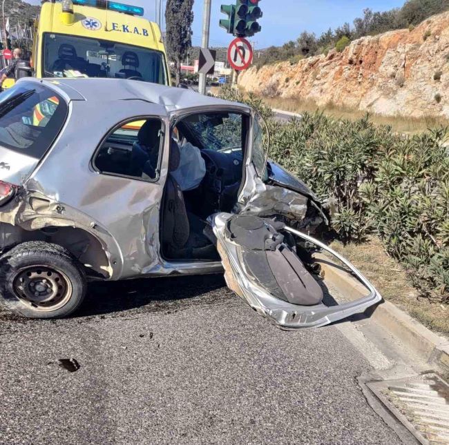 Θανατηφόρο-τροχαίο-στην-Βάρης-Κορωπίου-σήμερα-Κυριακή-του-Πάσχα-νεκρή-ηλικιωμένη-οδηγός