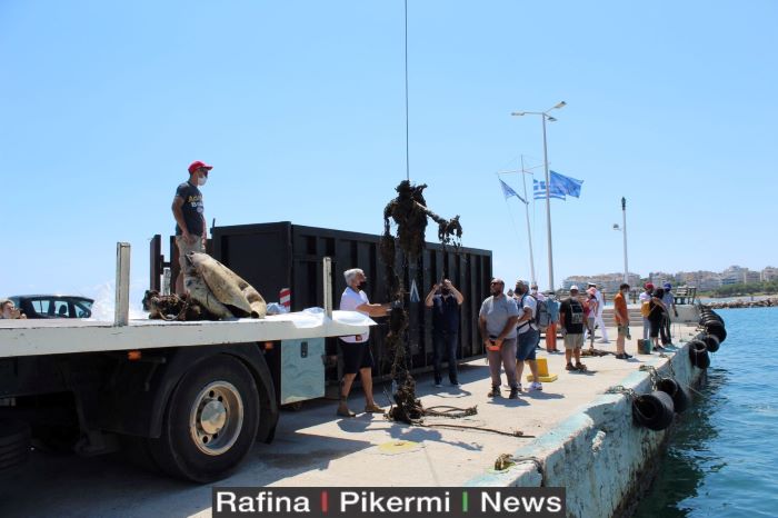 Ραφήνα:-Καθαρισμός-βυθού-στο-αλιευτικό-καταφύγιο-και-εκπαιδευτικά-παιχνίδια-στην-κεντρική-πλαζ-από-τον-Οργανισμό-Λιμένος-Ραφήνας