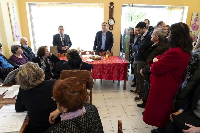 Το-ΚΑΠΗ-Παλλήνης-έκοψε-την-Βασιλόπιτα-παρουσία-του-Δημάρχου-Χρήστου-Αηδόνη