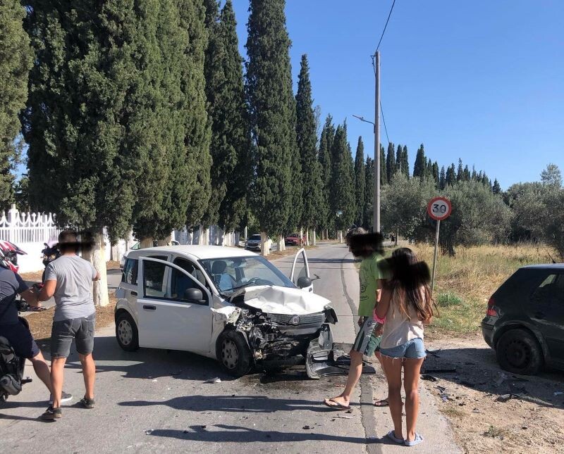 Σοβαρό-τροχαίο-στα-Σπάτα,-στην-οδό-Αγίου-Δημητρίου-(φωτο)