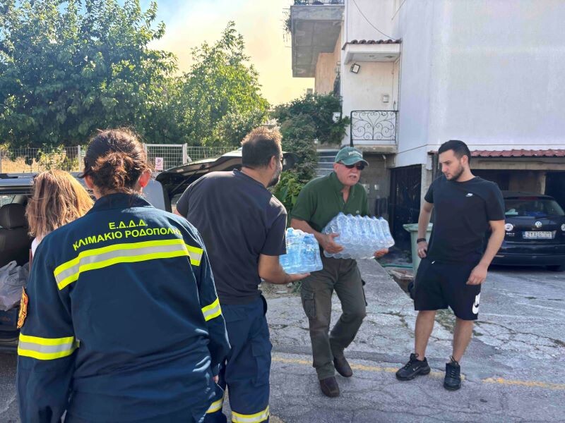 Η-ΔΕΕΠ-Ανατολικής-Αττικής-δίπλα-στους-δοκιμαζόμενους-από-την-φωτιά-πολίτες-(φωτο-βίντεο)